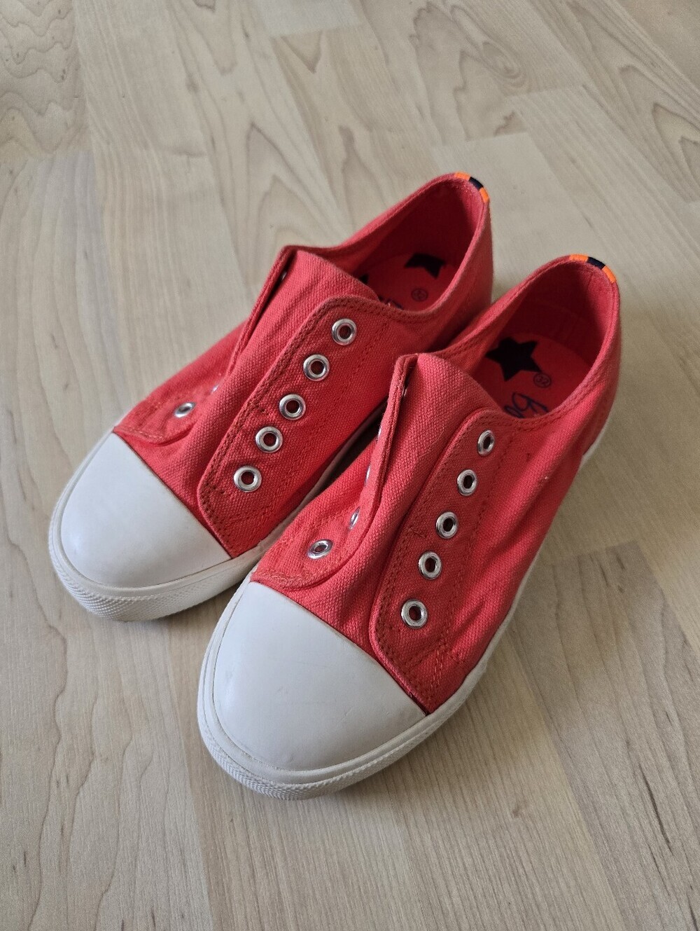 Boden Slip On Sneakers Size 32 (Child Size 1)
